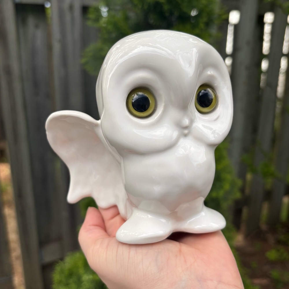 “The Collectables” Made In Canada Canadiana Pottery Ceramic White Owl
